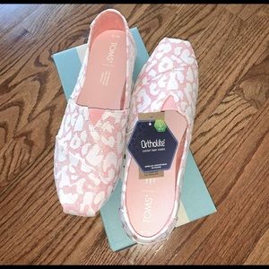 TOMS shimmery pink and white pattern